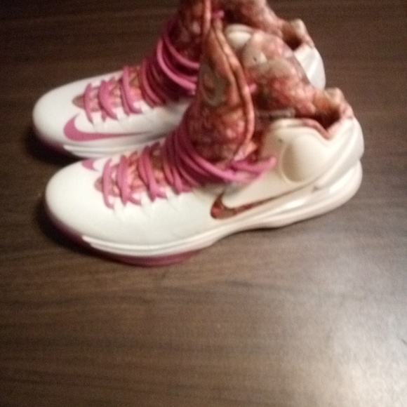 Nike - Picture 2 of 3